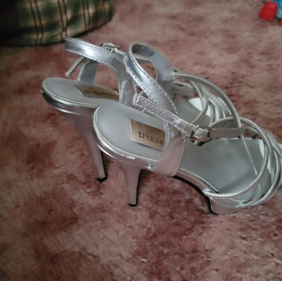 Sliver heels - Picture 2 of 3